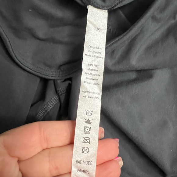 Rae Mode|Charcoal Capris Leggings|Size 1X - Picture 3 of 4